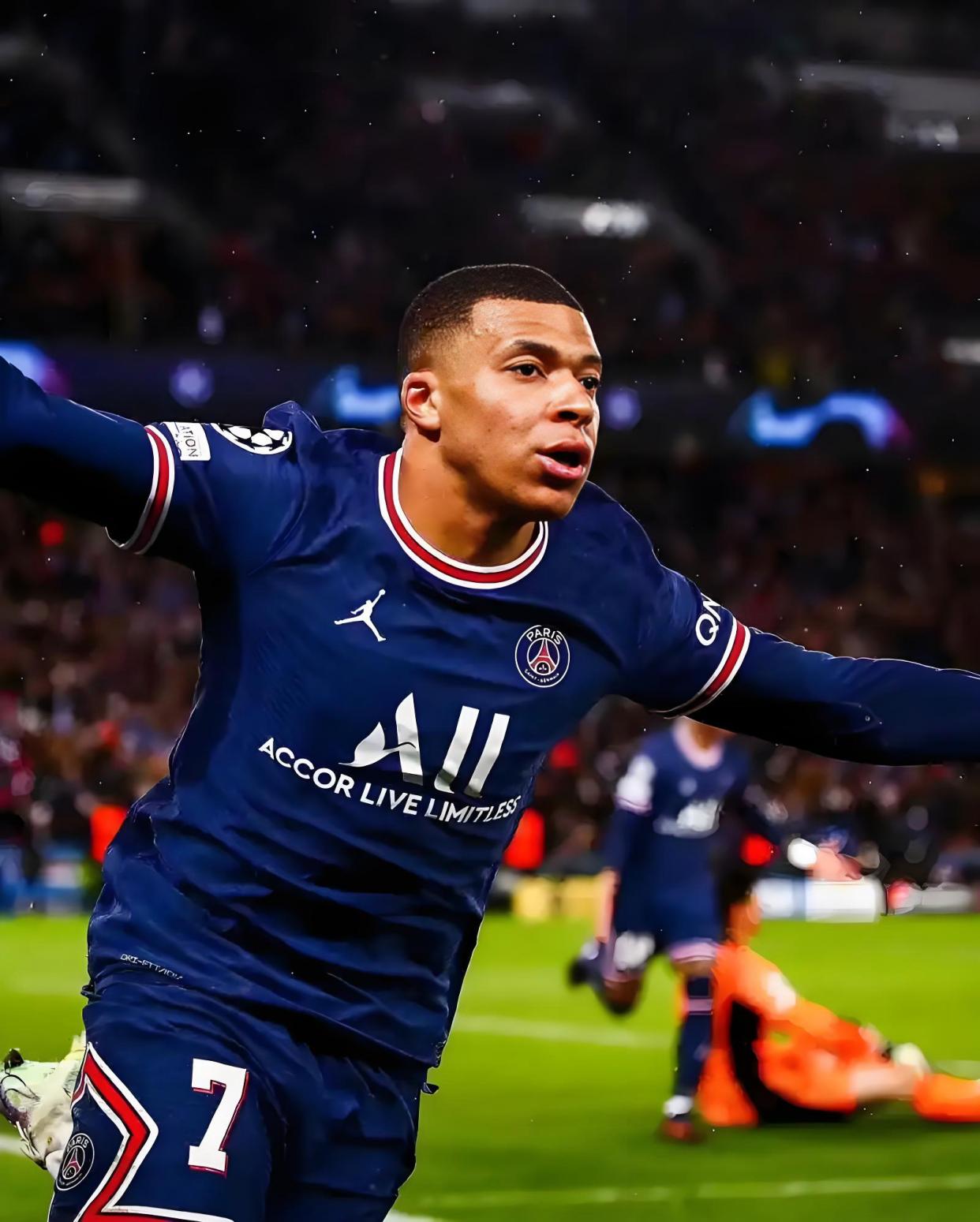 姆巴佩重返赛场，大比分获胜首场状态出色，C9观众沸腾！