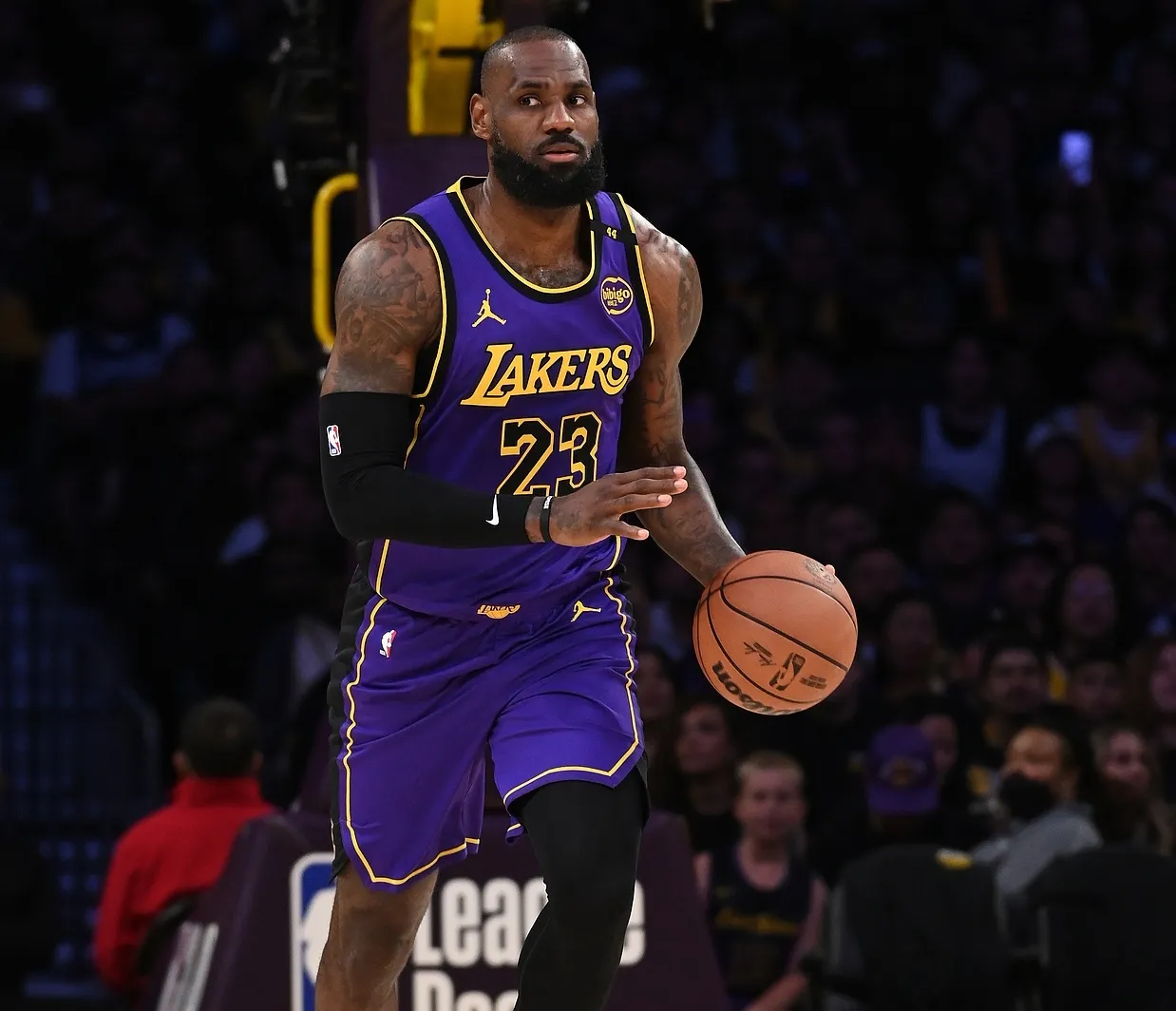 詹姆斯连续十二场比赛得分超过出色发挥，美国队不断突破！