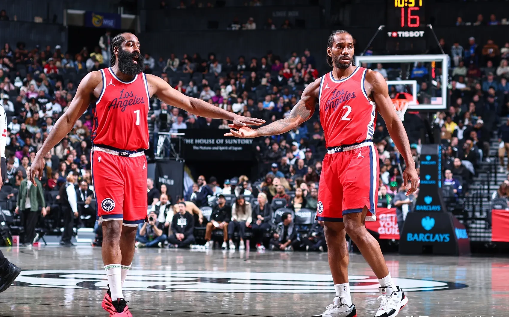 关于中国队观众热烈欢呼！，哈登迎来十赛季出色发挥赛场气氛高涨的信息